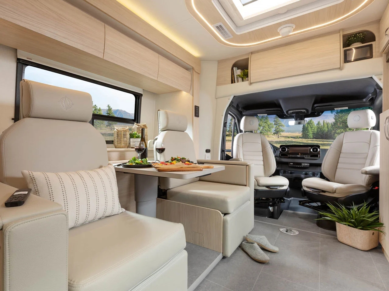 vehicle，automobile，Touring car，Unity TBX，