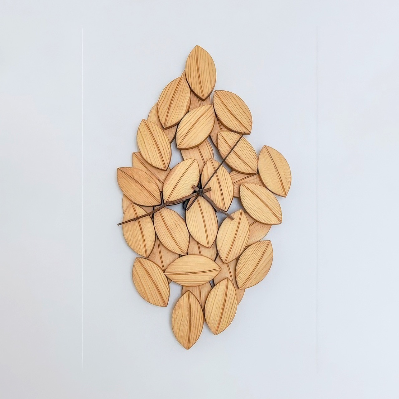 Foglie wall clock，Pine clock，Hand carving，leaf，