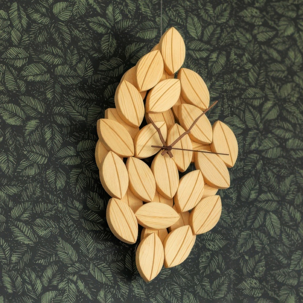 Foglie wall clock，Pine clock，Hand carving，leaf，