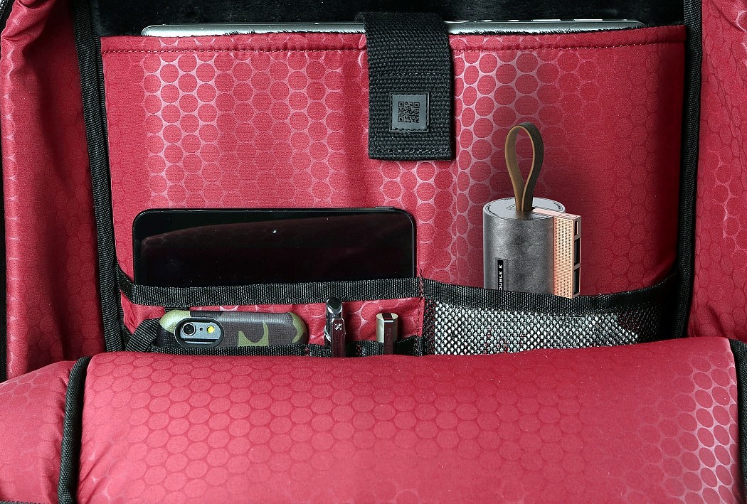 Zheming Zhou，USB port，portable battery，