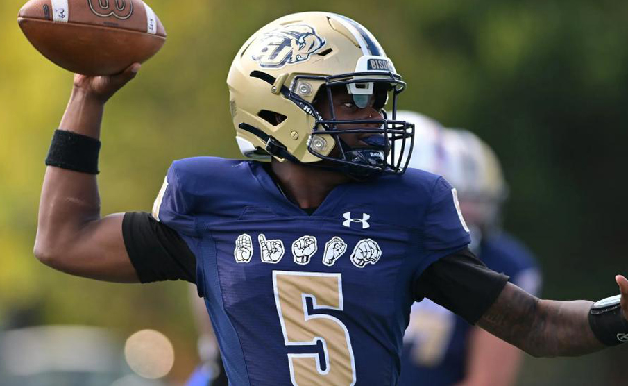 Sports product design，Football helmet，Helmet design，Product Solutions，Product design innovation，Application of innovative technology，Application of AR Technology，Application of HUD Technology，