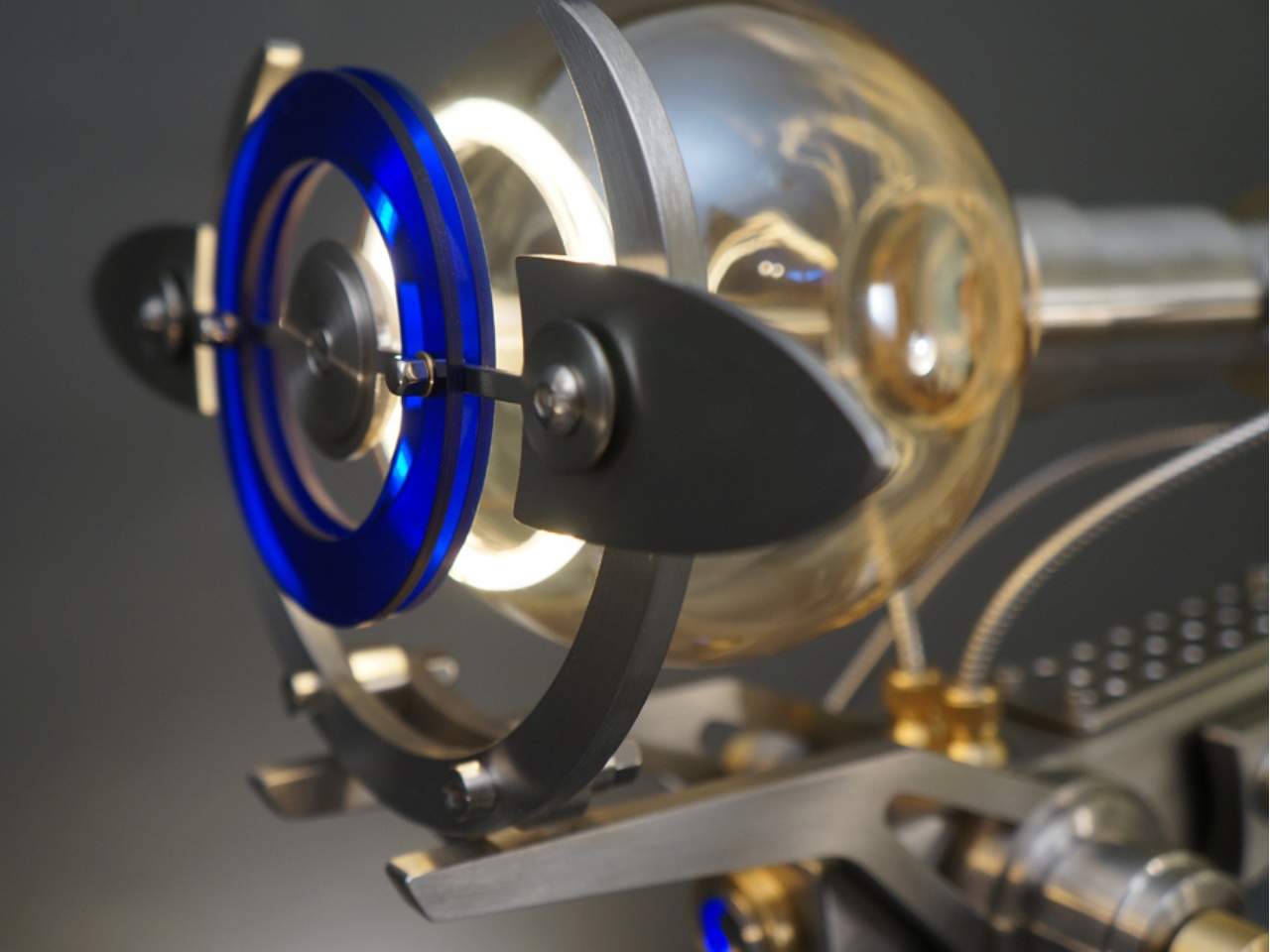 ML15 Helios，Limited edition，Metal Sculpture Lamp，Art installation，M.A.D.Gallery，