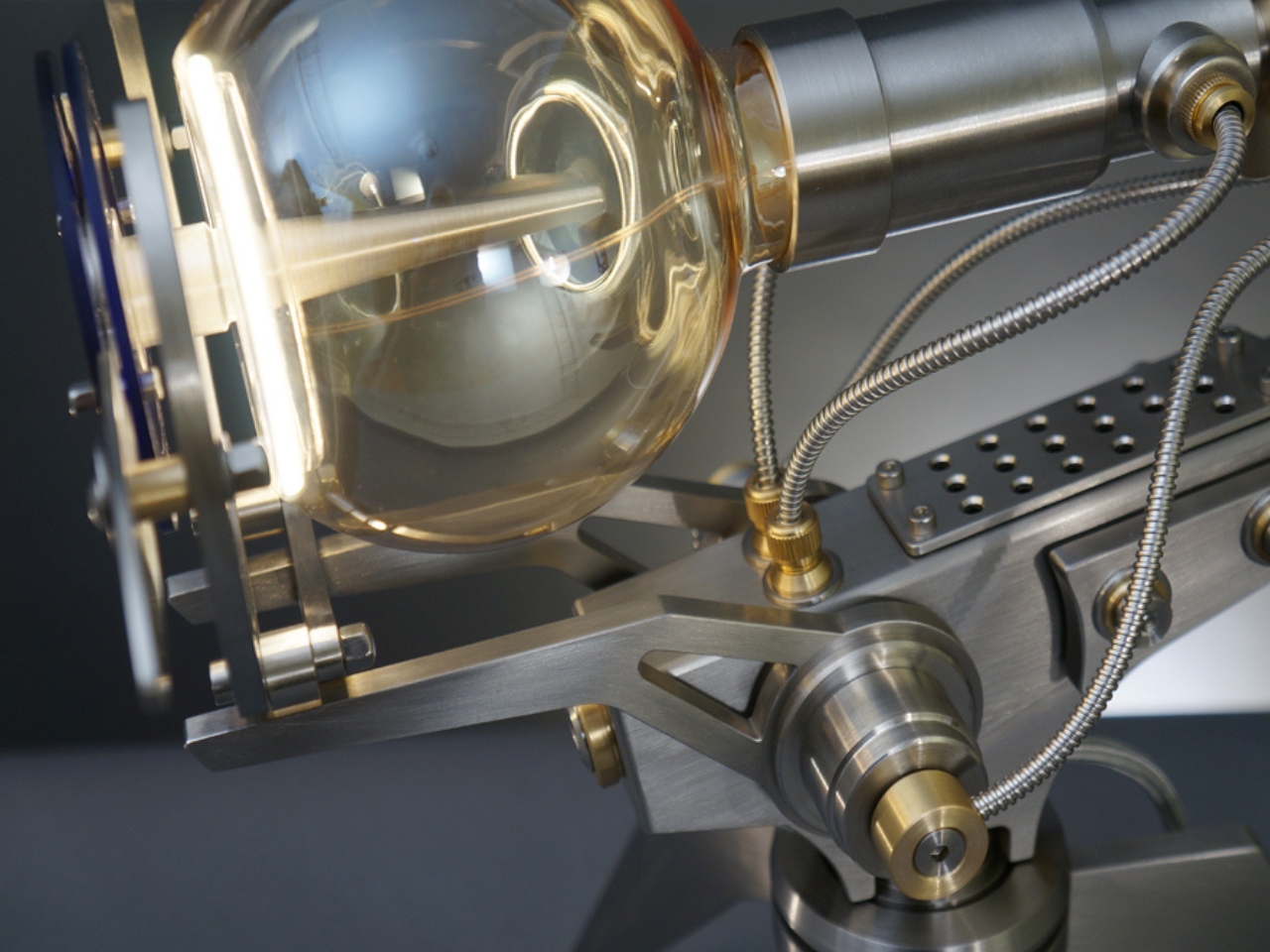 ML15 Helios，Limited edition，Metal Sculpture Lamp，Art installation，M.A.D.Gallery，