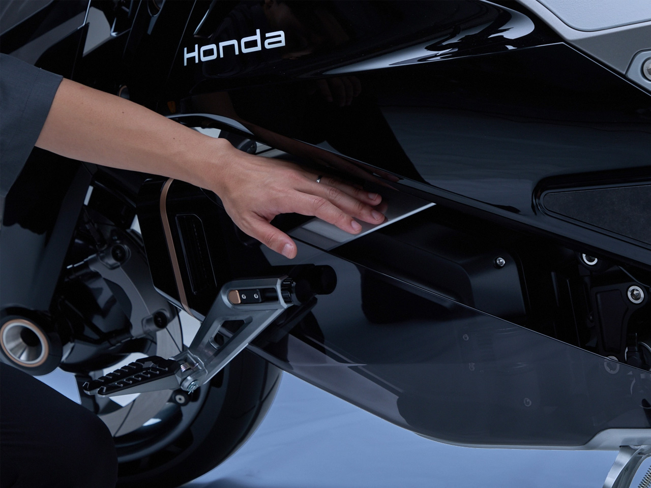 vehicle，Electric motorcycle，conceptual design，originality，