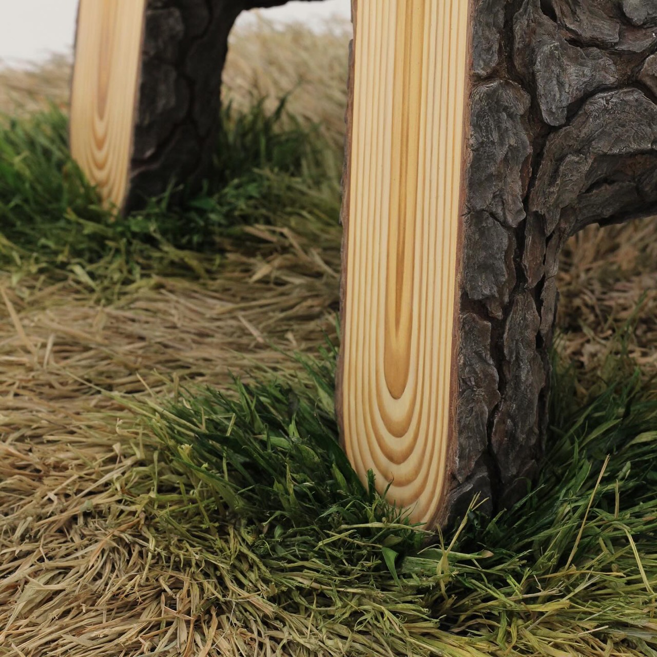 Sculpture of wooden chair，Handicraft art，illusion device，furniture design ，