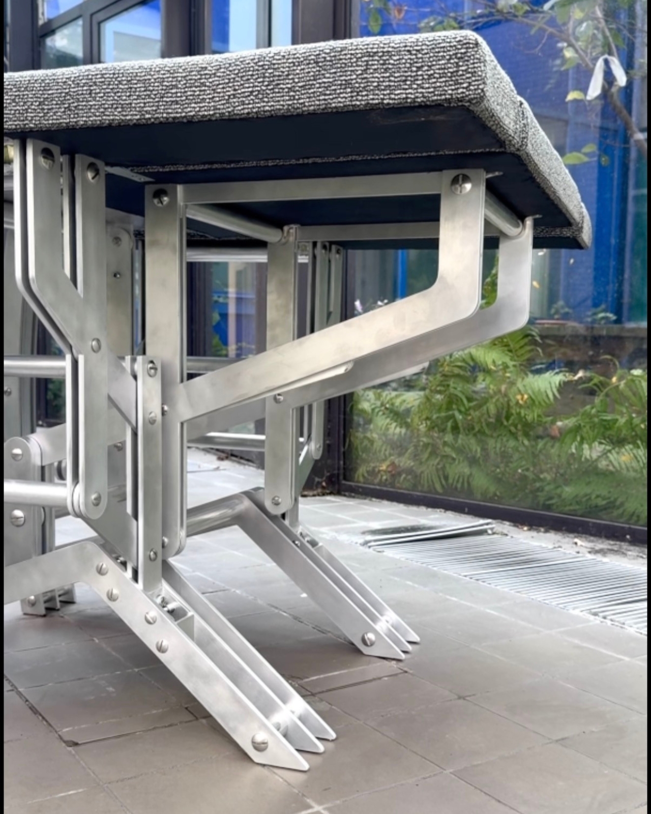 Blooming Furniture，FLOWERING FURNITURE，Dynamic seating，interaction，