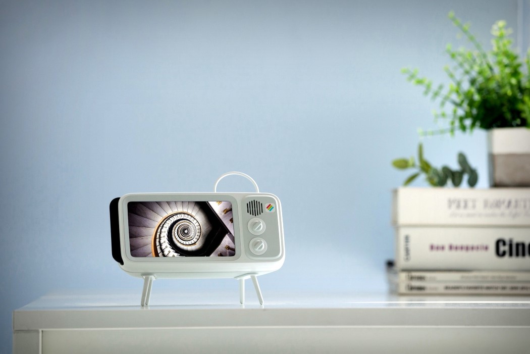 orange，white，Small TV，Mobile phone holder，Retro duck，