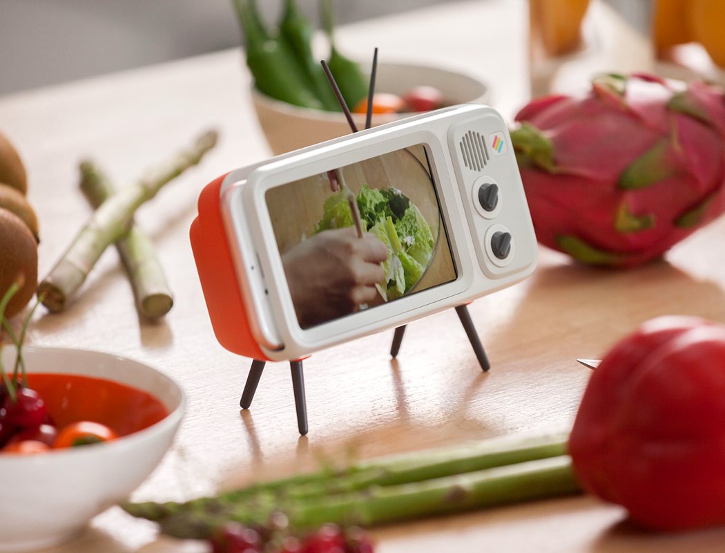 orange，white，Small TV，Mobile phone holder，Retro duck，