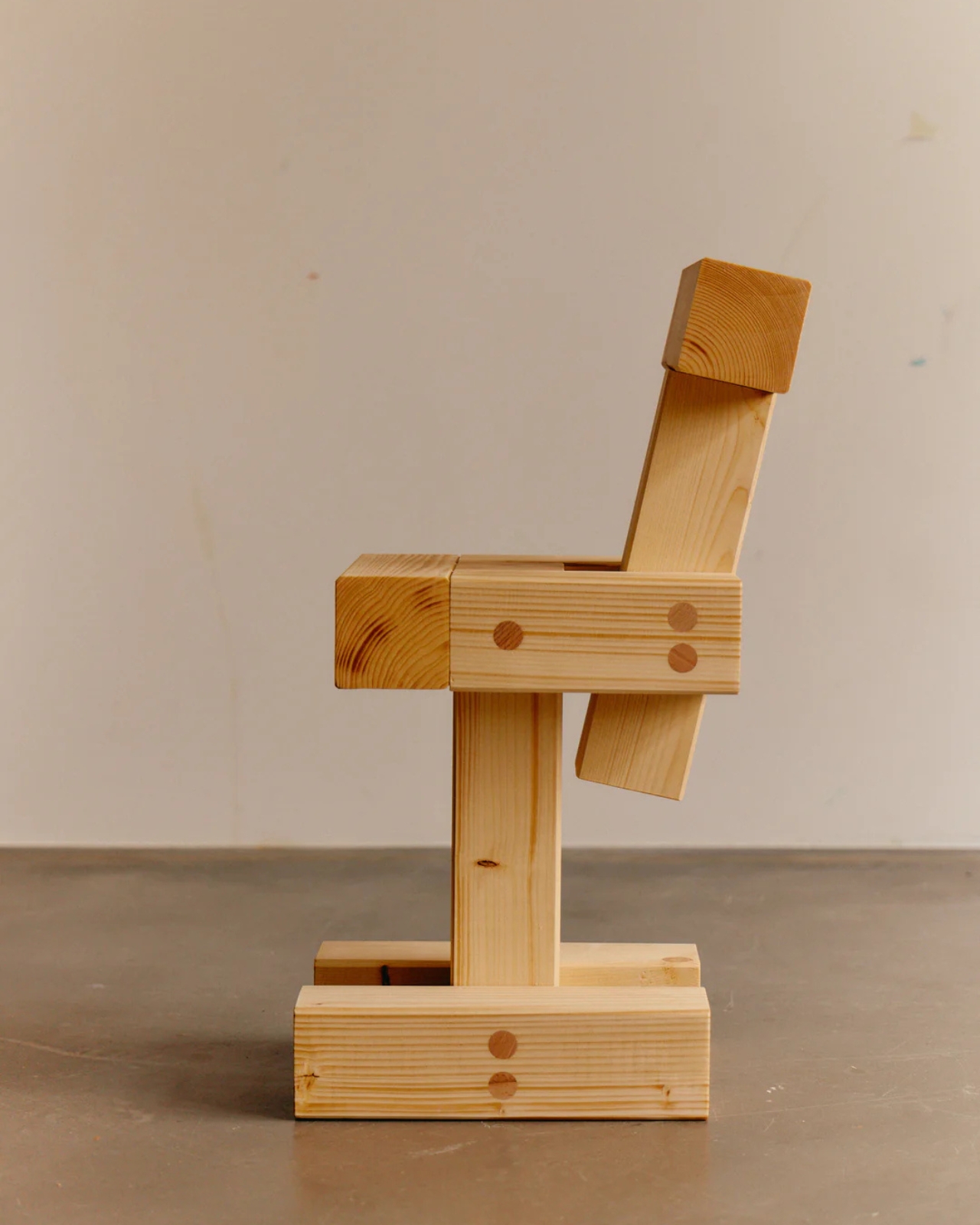 Children's Fun Furniture，Children's Fun Furniture，Solid wood seat，Contemporary design，Solid wood seat，Contemporary design，INDERGARTEN，Beech，INDERGARTEN，Beech，