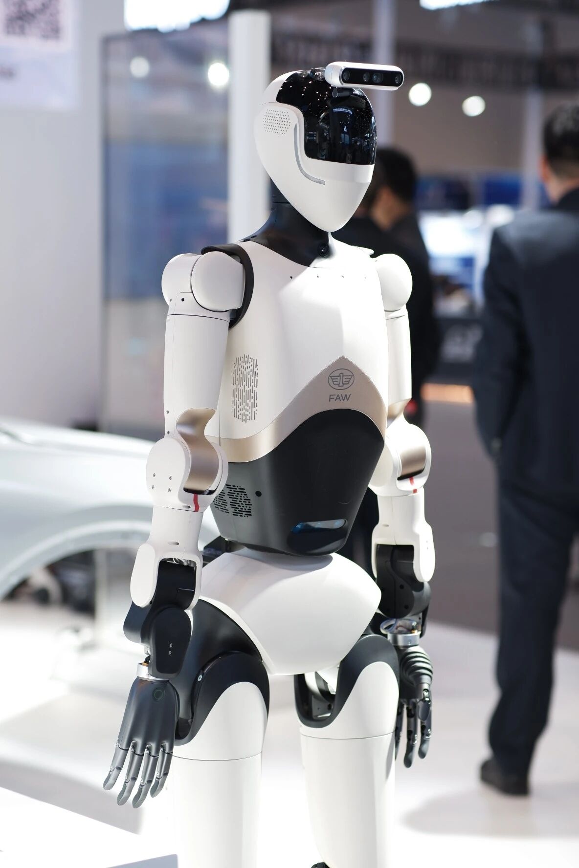 Humanoid robot design，