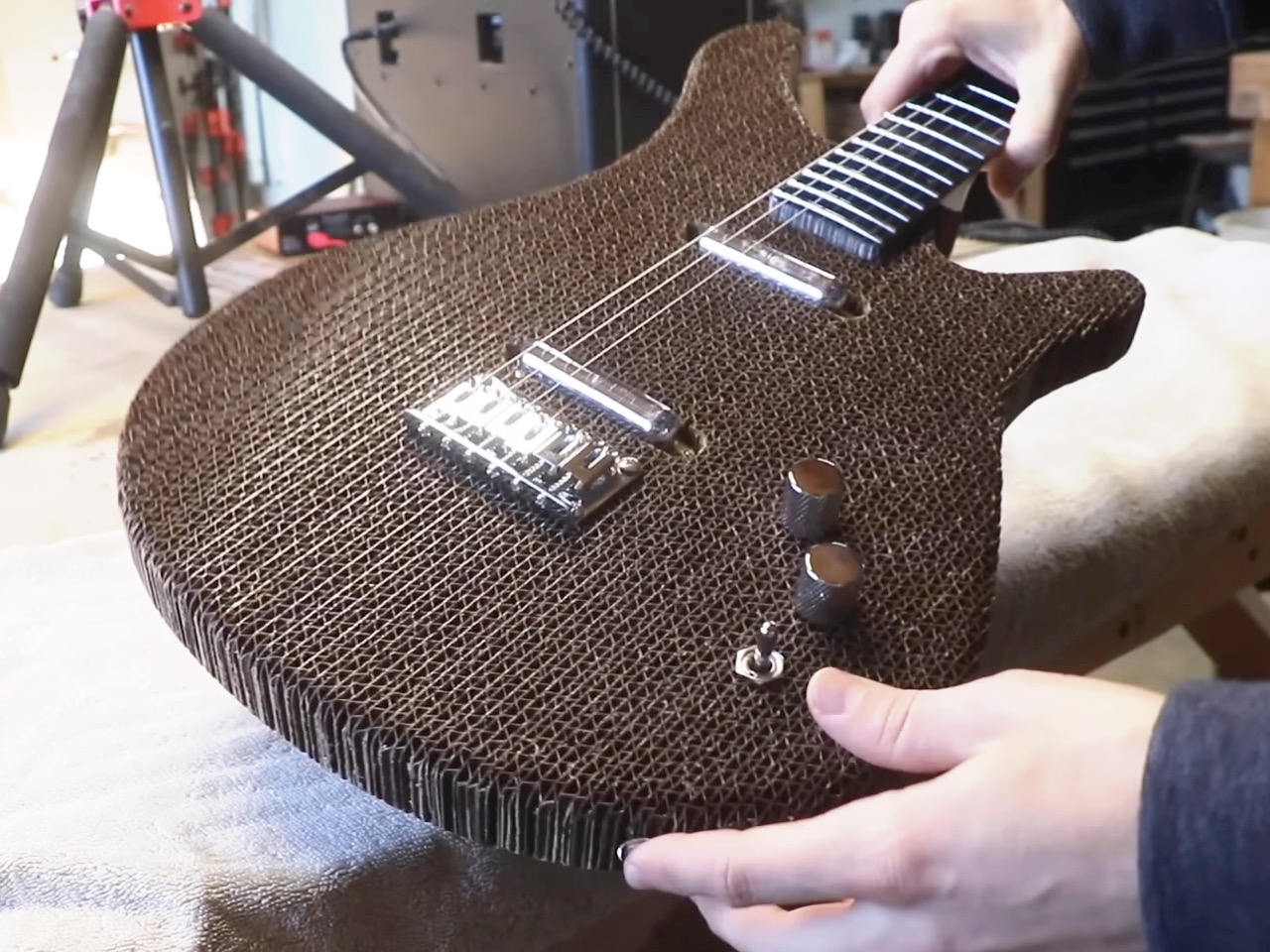 Electric guitar，Corrugated board，originality，Musical Instruments，
