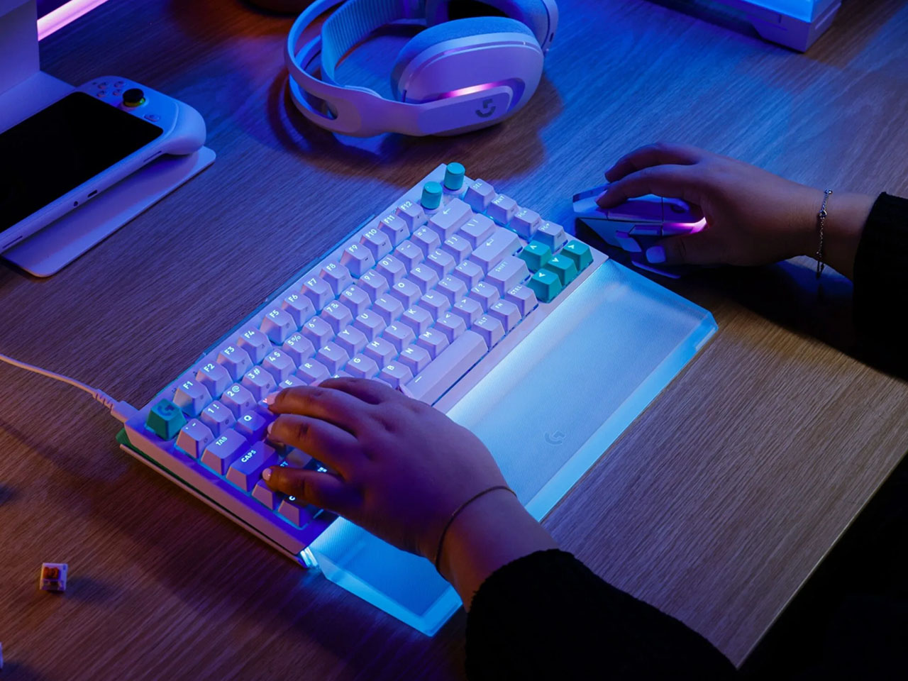 Logitech G512，Esports keyboard，Digital，Electronic equipment，