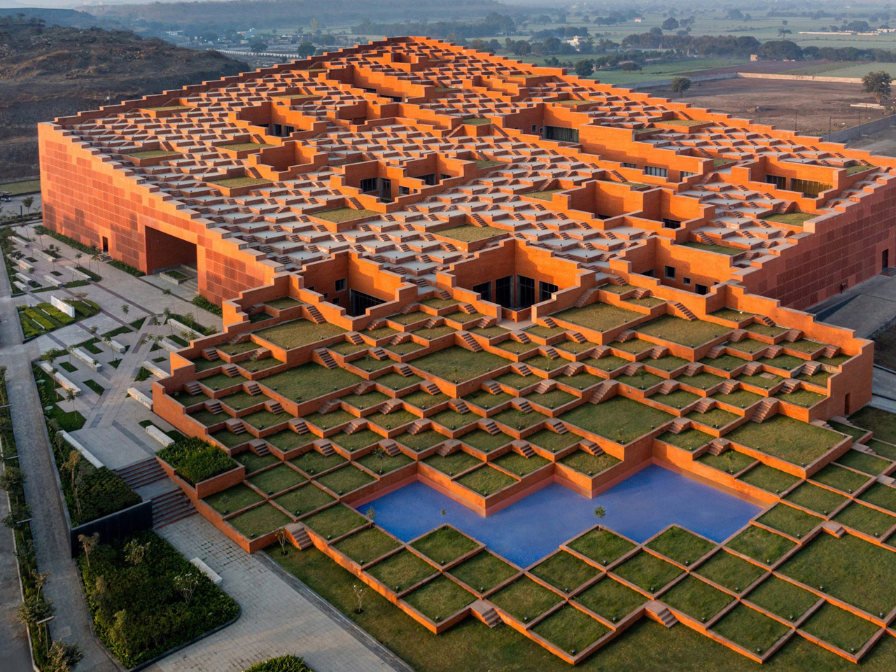Architecture of India，stepped public landscape，climate response，Artistic atmosphere，