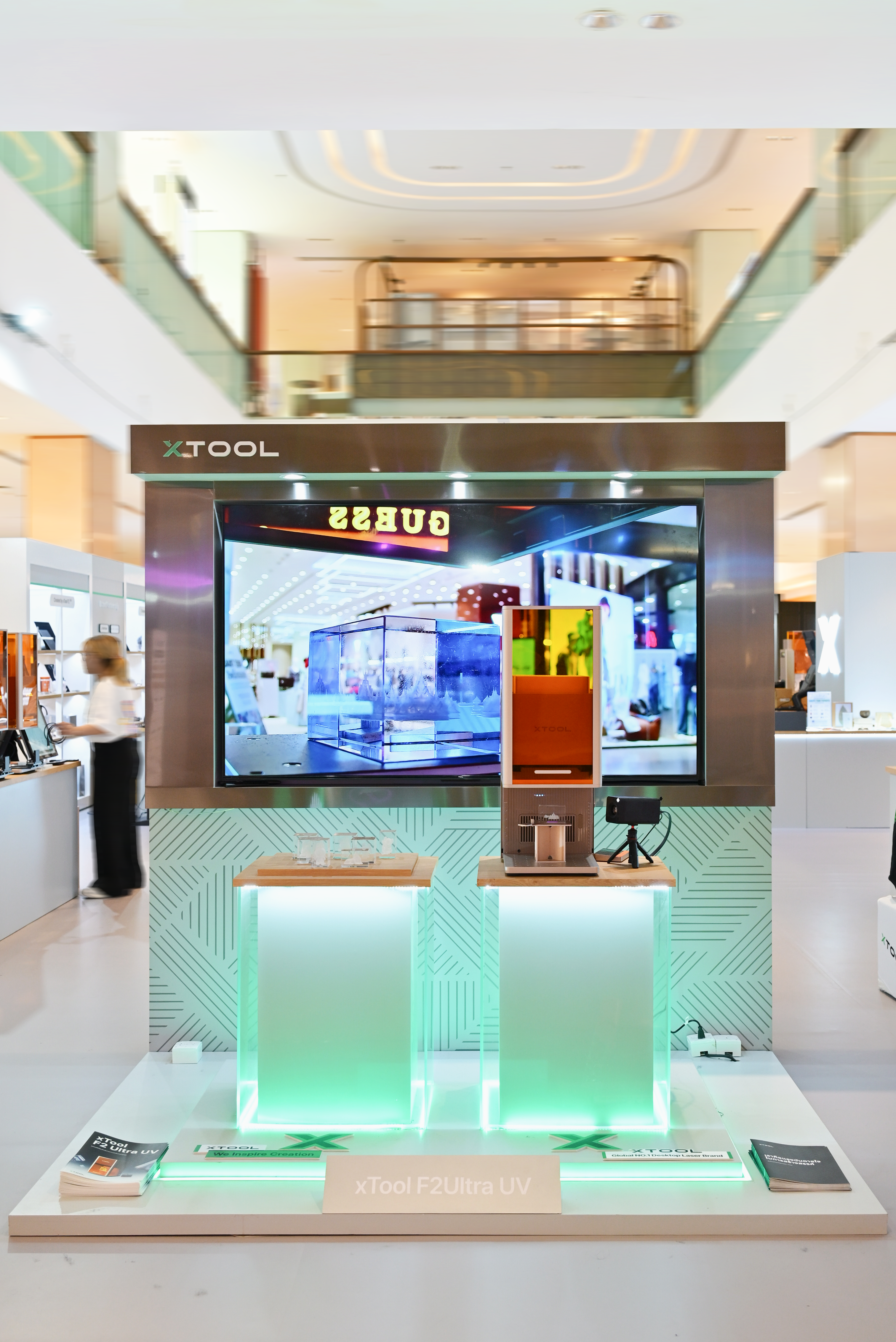 space design ，Brand design，Commercial space design，Flash Space，E-commerce vision，Product rendering，3D rendering，VI design，