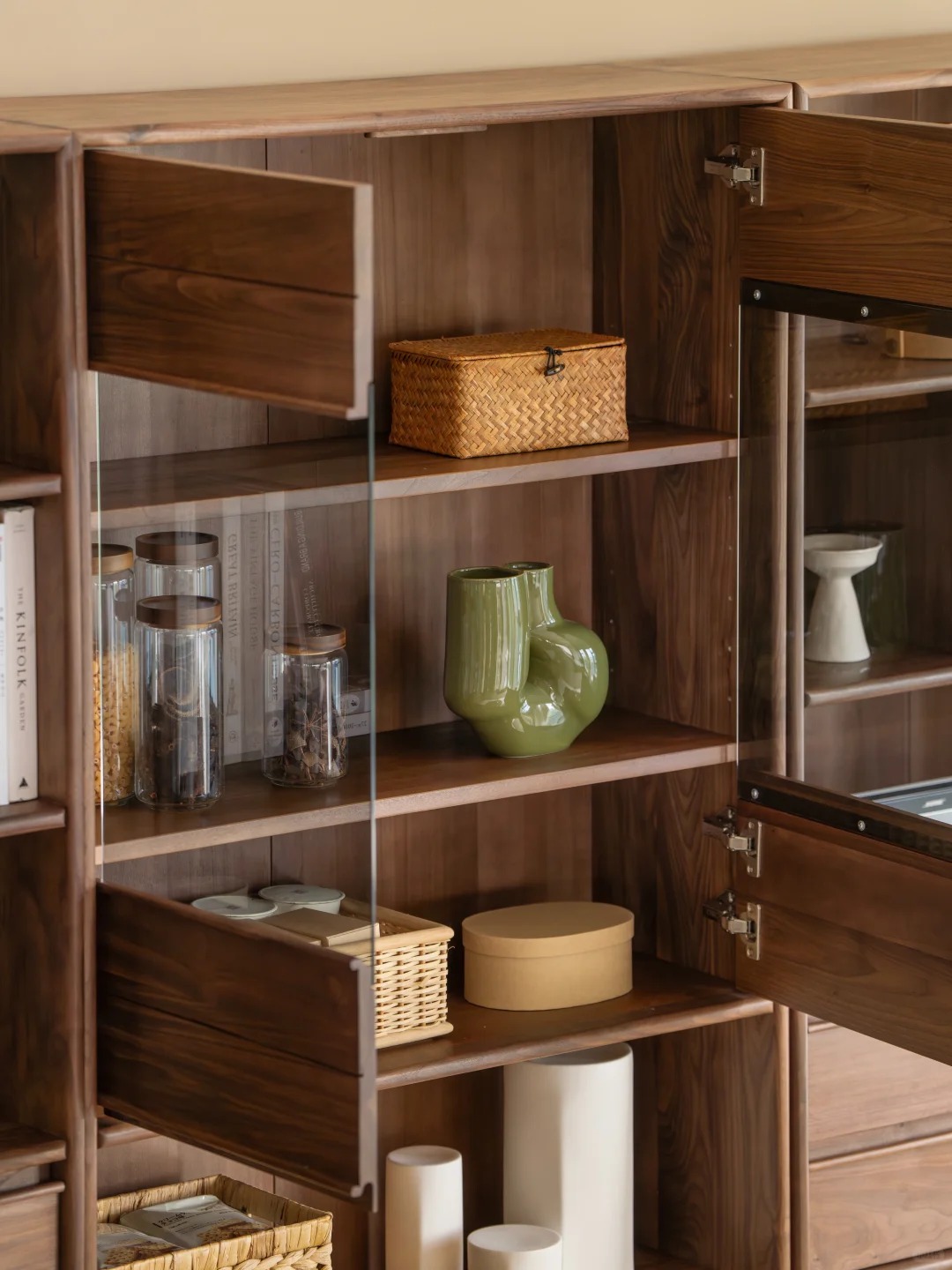 Black walnut furniture，Solid wood furniture，Residential Furniture，furniture design ，Original design，Black Walnut Bookcase，