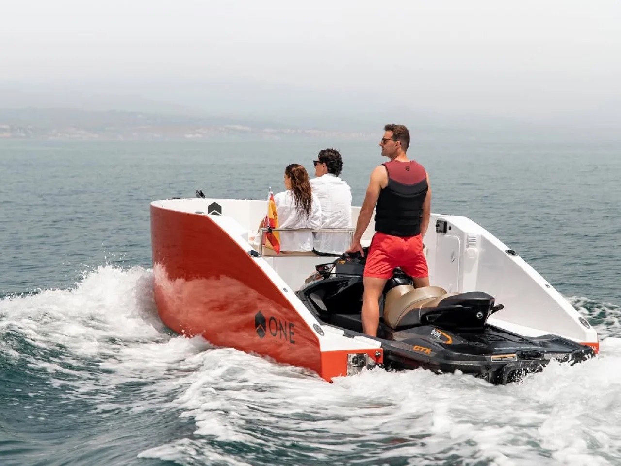 One 16，Multi-functional yacht，vehicle，motorboat，