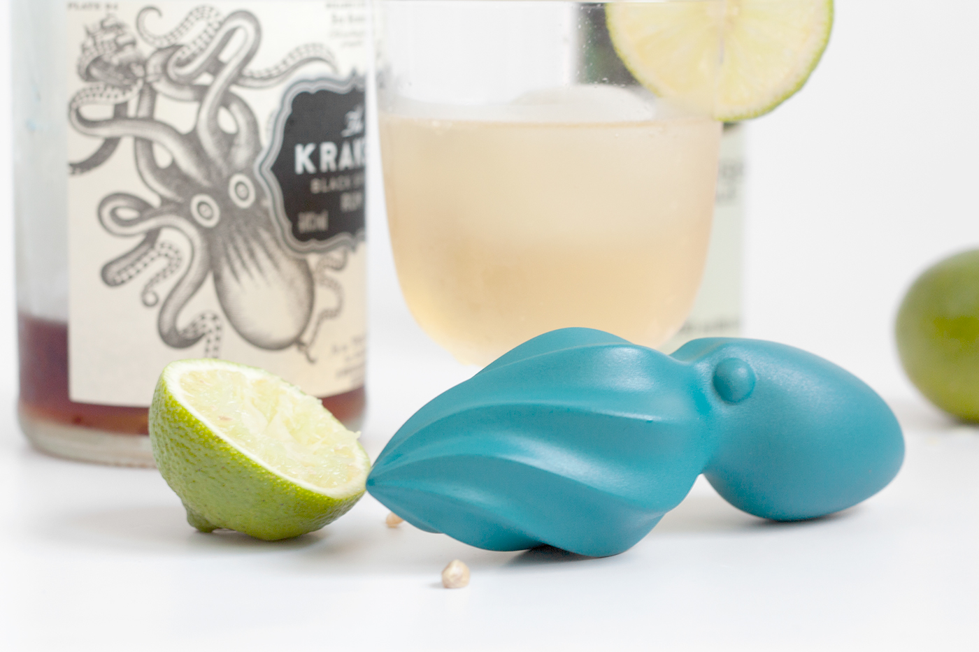 lemon squash，Squeeze lemon，Bionics Design ，octopus，extrusion，blue，Marine elements，Marine culture，Hand drawn divergence，