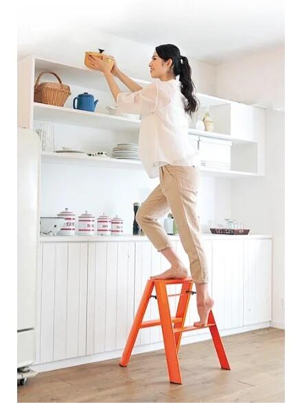 ladder，lucano，industrial design，Daily good things to share，100 a good design.，Shi Xiaoxi，Home Furnishing Daily，four-corner ladder，Why is this design good?，Side table，Sharing furniture.，Household ladder，stool，Japan excellent design award，home aesthetics，product design，Home design，