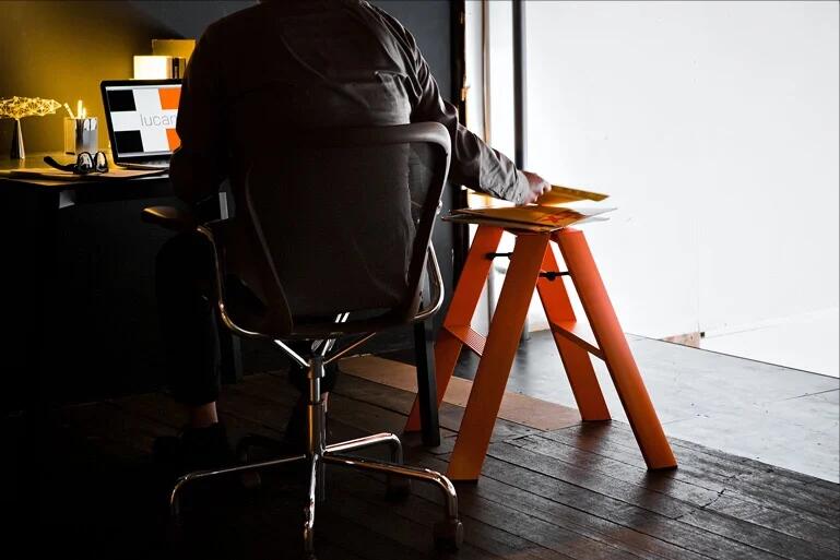 ladder，lucano，industrial design，Daily good things to share，100 a good design.，Shi Xiaoxi，Home Furnishing Daily，four-corner ladder，Why is this design good?，Side table，Sharing furniture.，Household ladder，stool，Japan excellent design award，home aesthetics，product design，Home design，