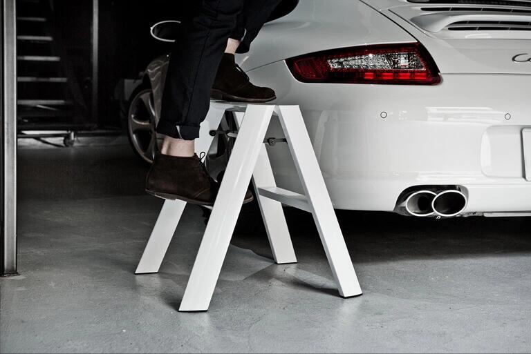 ladder，lucano，industrial design，Daily good things to share，100 a good design.，Shi Xiaoxi，Home Furnishing Daily，four-corner ladder，Why is this design good?，Side table，Sharing furniture.，Household ladder，stool，Japan excellent design award，home aesthetics，product design，Home design，