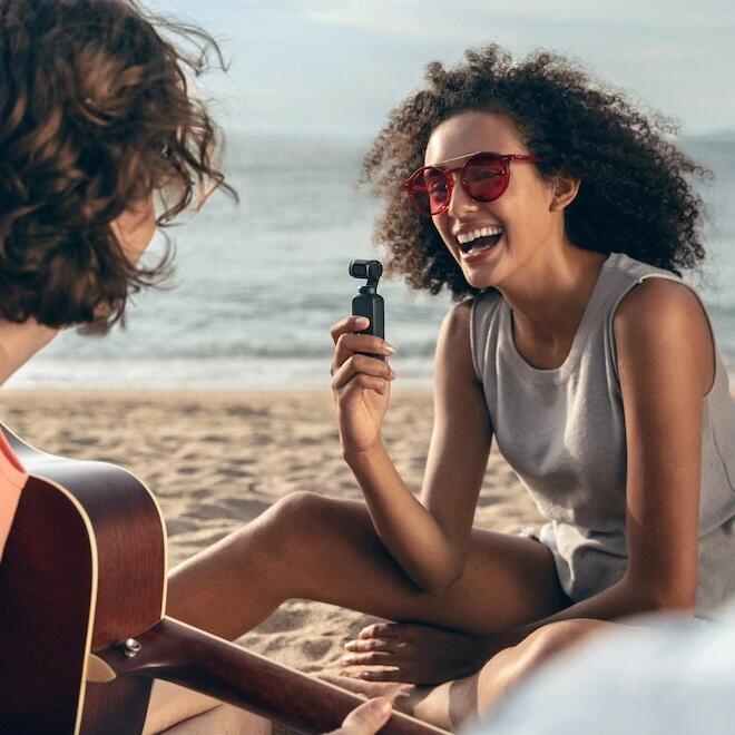 Travel good things，DJI pocket2，industrial design，DJI Pocket PTZ Camera，Good things of science and technology，Shi Xiaoxi，Dajiang stabilizer，Why is this design good?，Gmark，Dajiang Handheld PTZ，Life record，Japan excellent design award，Notes Inspiration，product design，