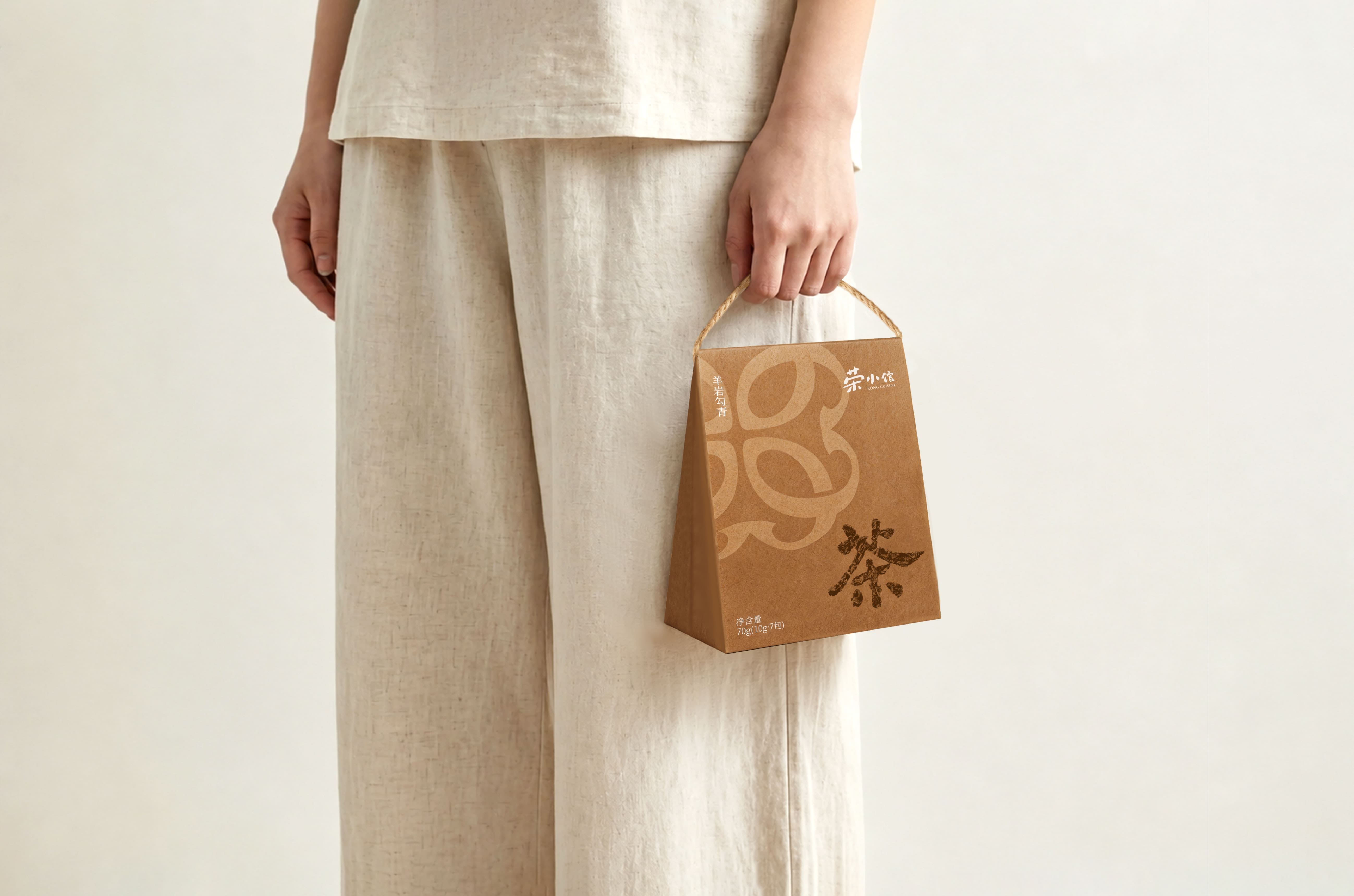 Rong Xiaoguan，Tea packaging，Kraft paper，trapezoidal stand bag，Food packaging，tea，environment protection，simple but elegant，