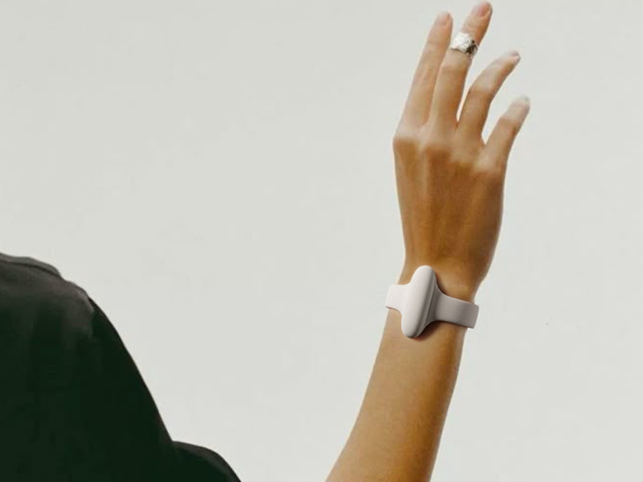 RIMOWA Design Prize，Samuel Nagel，Paul Feiler，EMG electromyographic sensing，Hearing-impaired assistance，