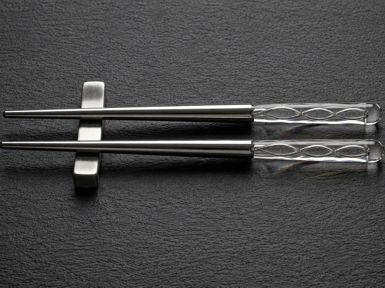 LUNARIS，luminous chopsticks，No power supply design，Stainless steel and resin，passive light-storing material，