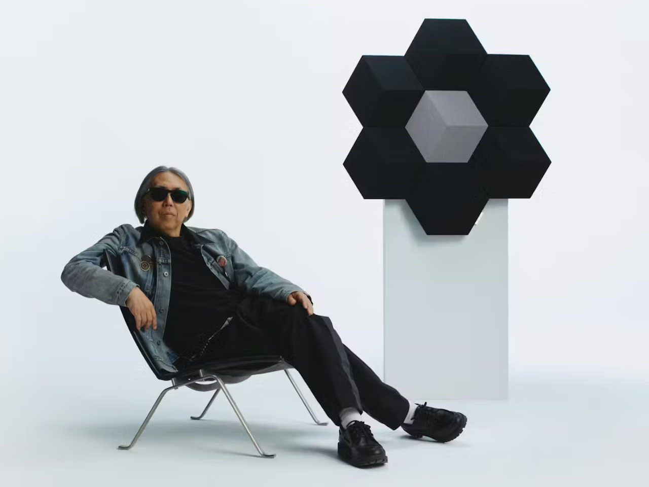 Bang & Olufsen，Beoplay H100，anodic oxidation ，Fragment Design，monochrome aesthetics，
