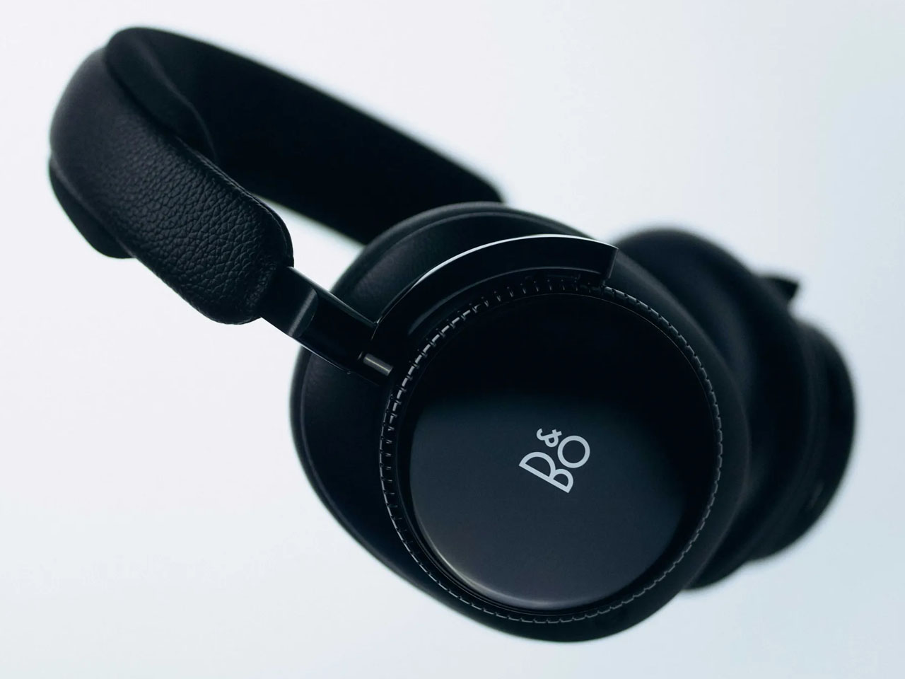 Bang & Olufsen，Beoplay H100，anodic oxidation ，Fragment Design，monochrome aesthetics，
