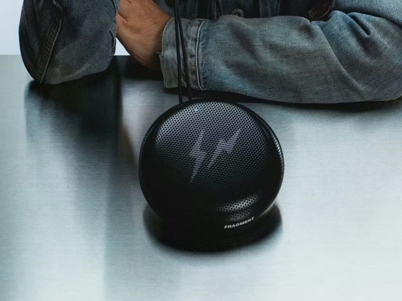Bang & Olufsen，Beoplay H100，anodic oxidation ，Fragment Design，monochrome aesthetics，