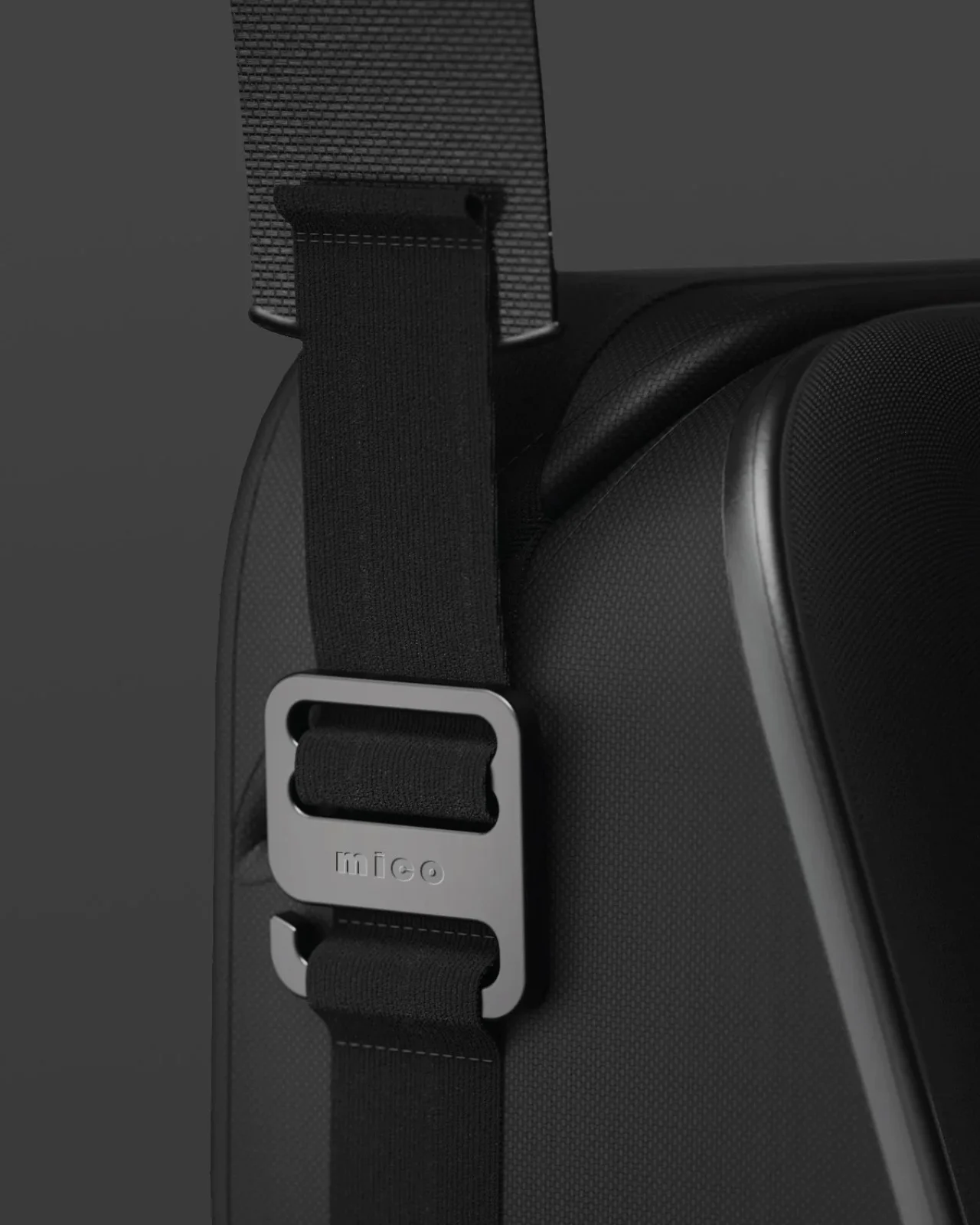Deformation storage bag，Mobile phone bracket，Wireless charging dock，minimalist consumption，RED DOT，