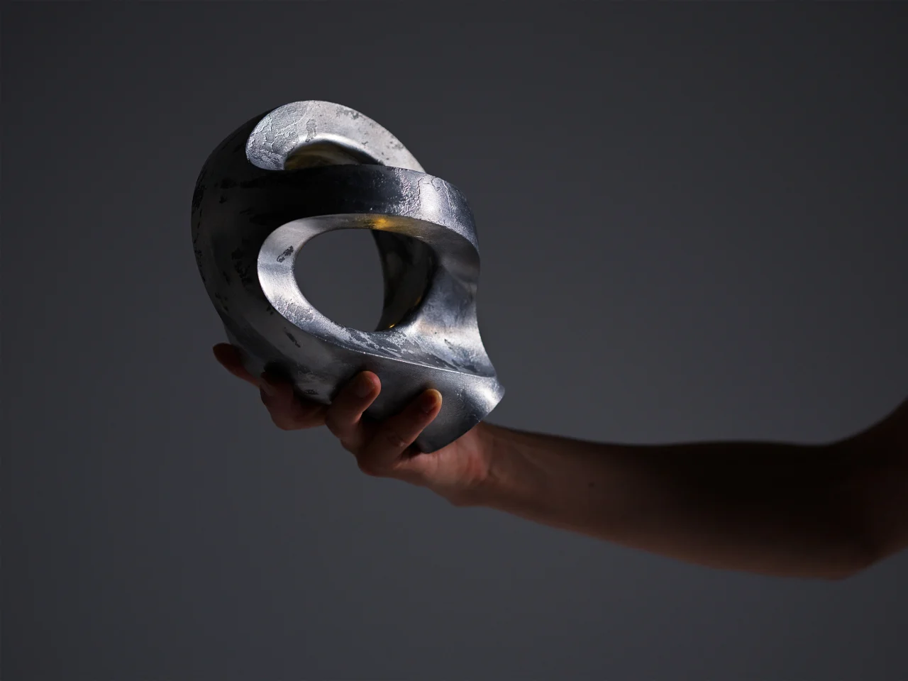 Aperire，Abandoned aluminum cans，Environmental Recycling，Wind-like fossil texture，Sustainable design，