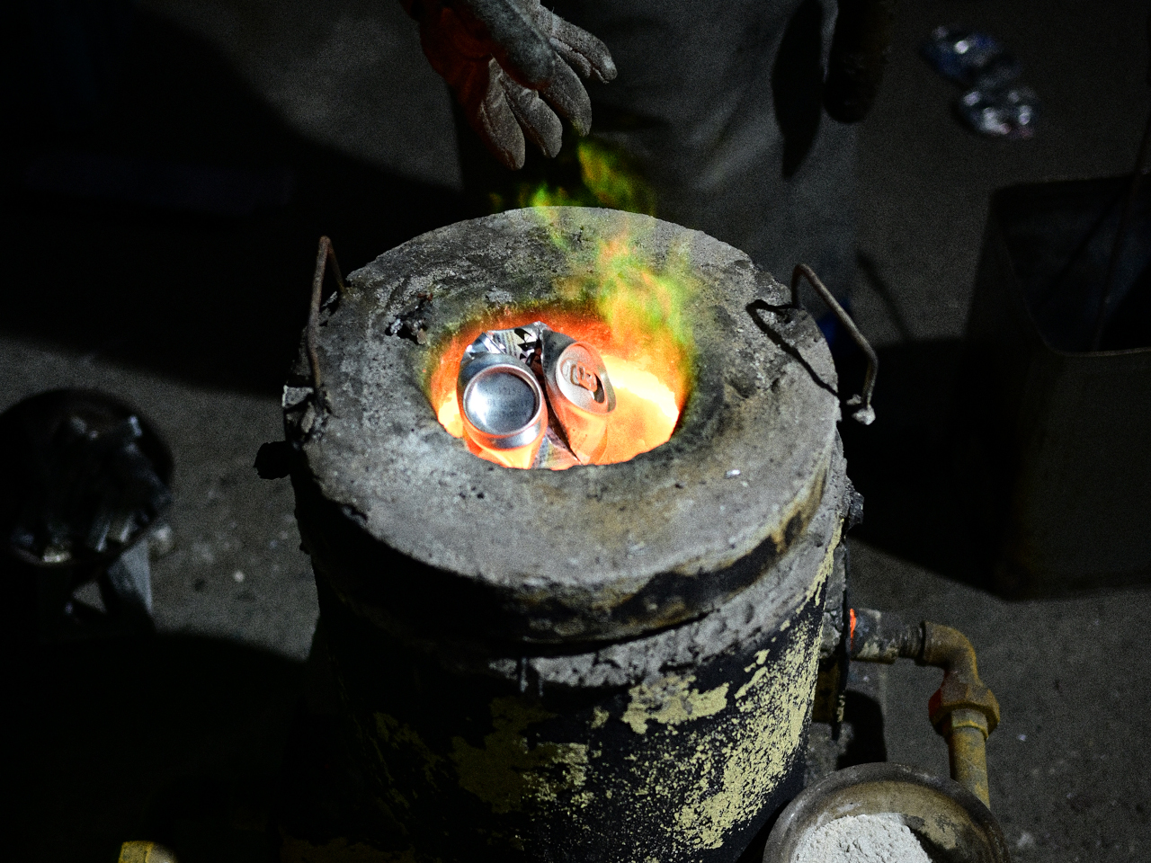 Aperire，Abandoned aluminum cans，Environmental Recycling，Wind-like fossil texture，Sustainable design，