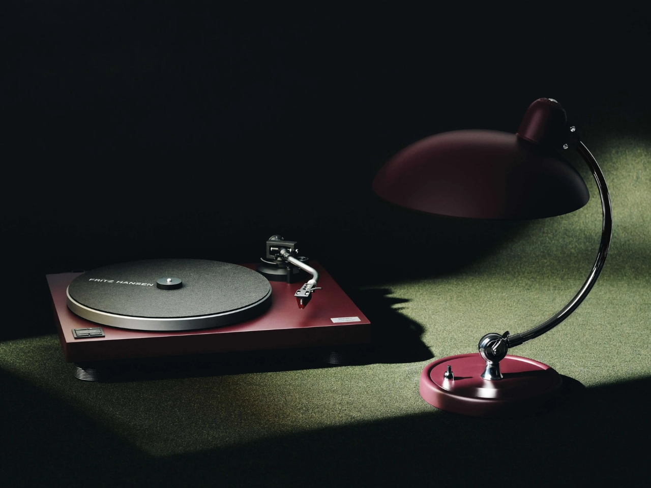 Desk lamp，originality，electronic product，a record player，