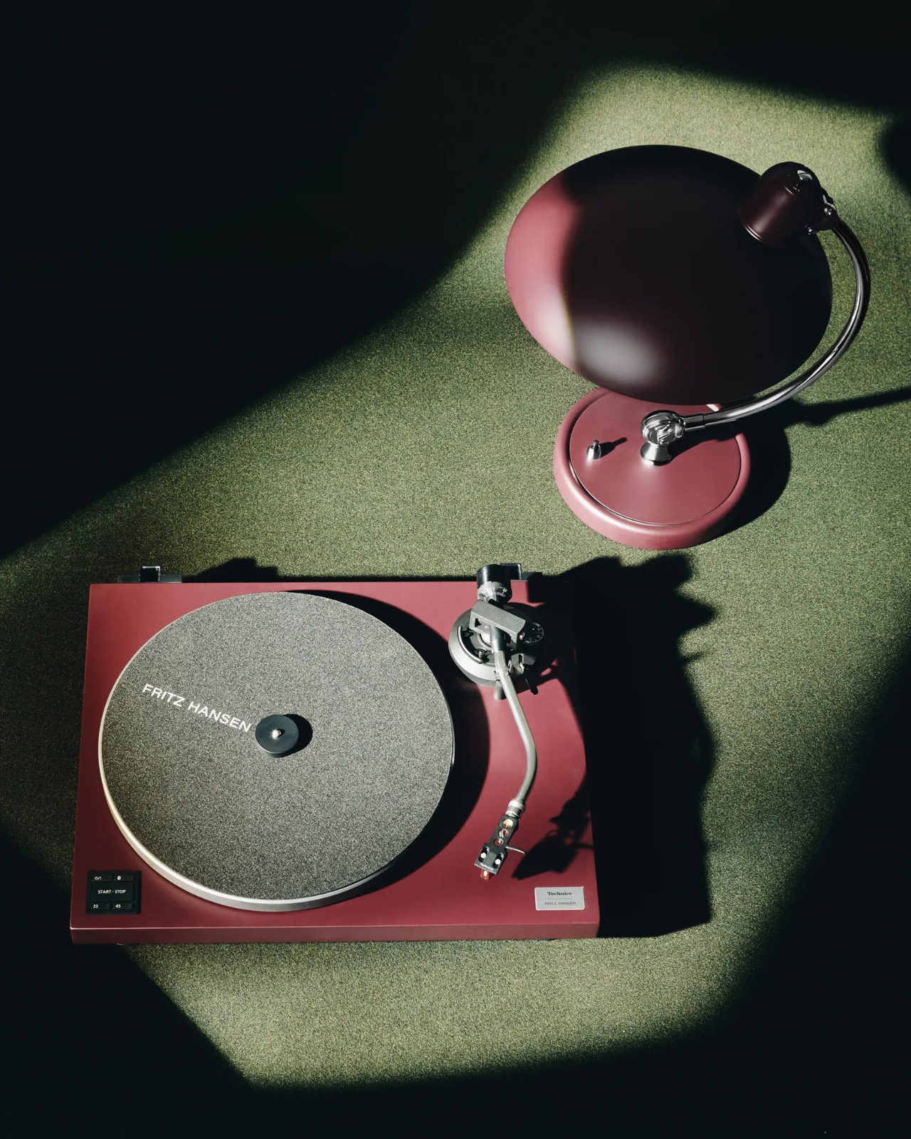 Desk lamp，originality，electronic product，a record player，