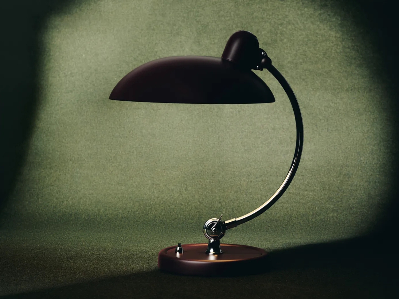 Desk lamp，originality，electronic product，a record player，