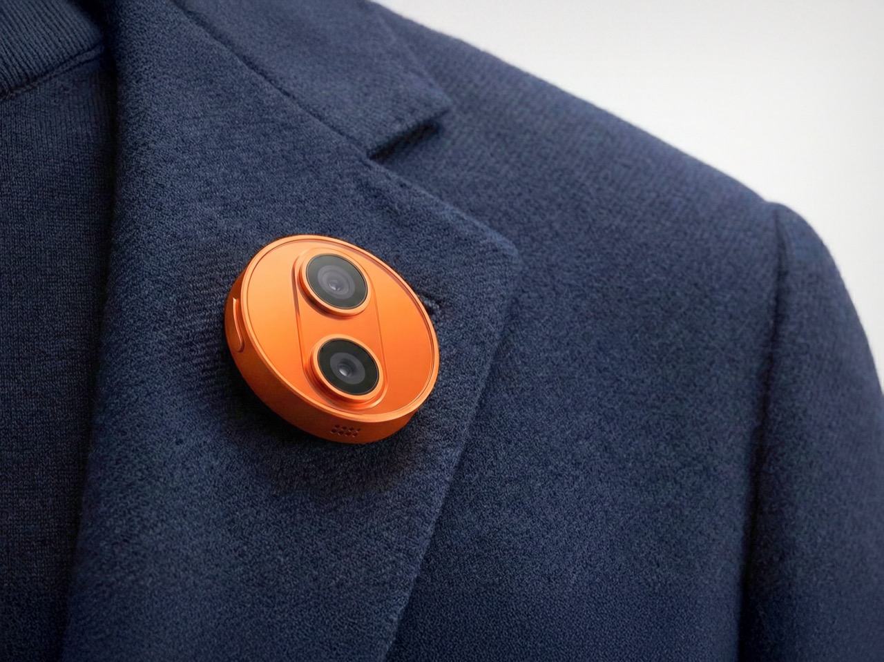 Apple AI Pin，Wearable ，Screenceless voice interaction device，double camera head，Microphone，