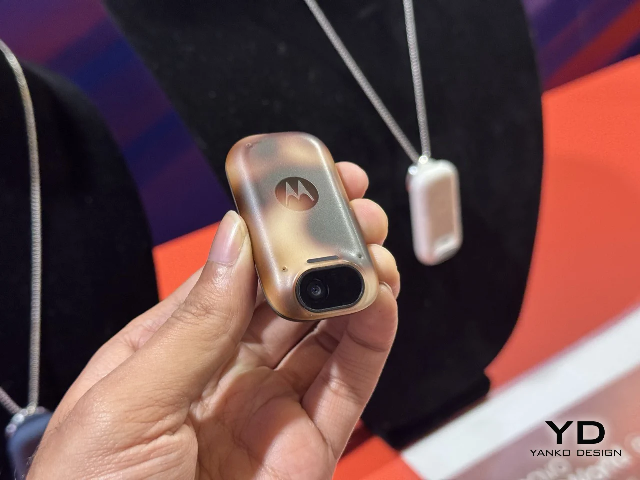 Apple AI Pin，Wearable ，Screenceless voice interaction device，double camera head，Microphone，
