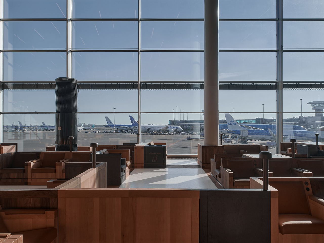 Schiphol Airport，Dutch style，Modular seat，European solid wood，Airport Interior Design，