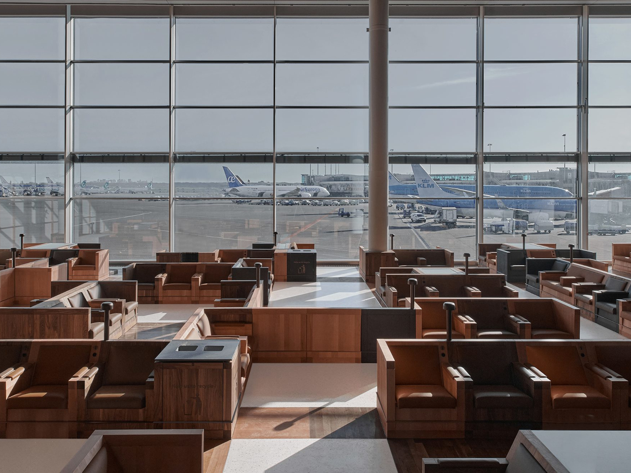 Schiphol Airport，Dutch style，Modular seat，European solid wood，Airport Interior Design，