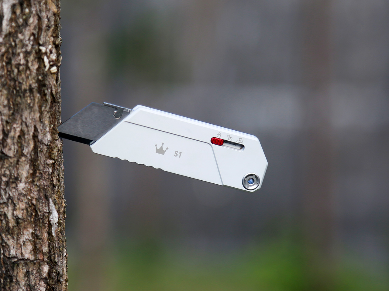 The knife，sharp，titanium alloy，EDC，gravity slide-out mechanism，
