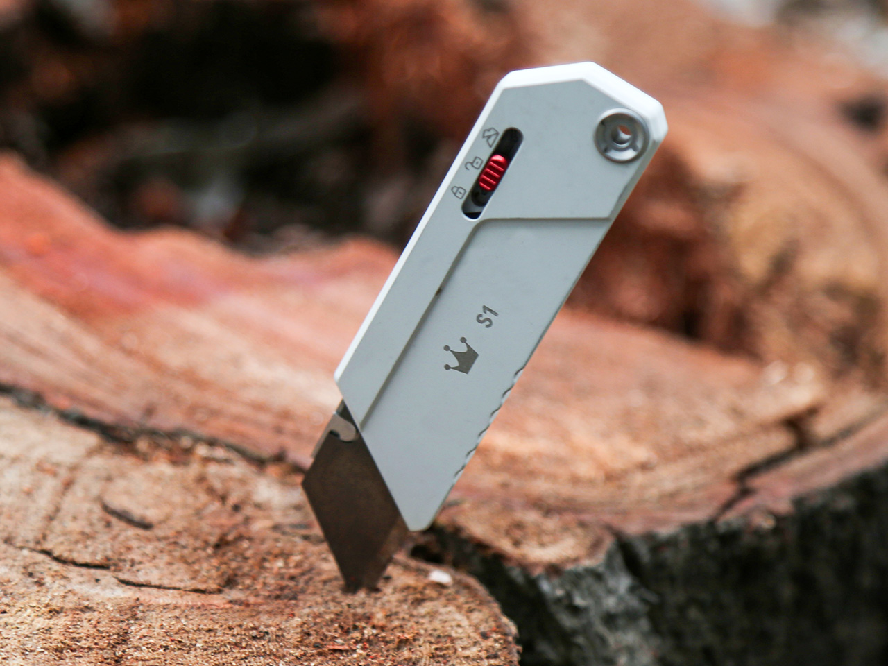 The knife，sharp，titanium alloy，EDC，gravity slide-out mechanism，