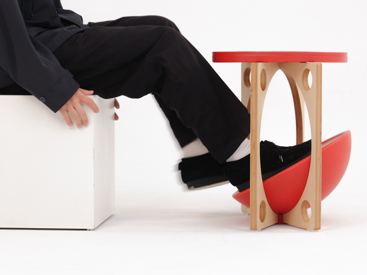 OTTO Footstool，Tumbler Inspiration，Ergonomics，Glued laminated timber，Multifunctional side table，