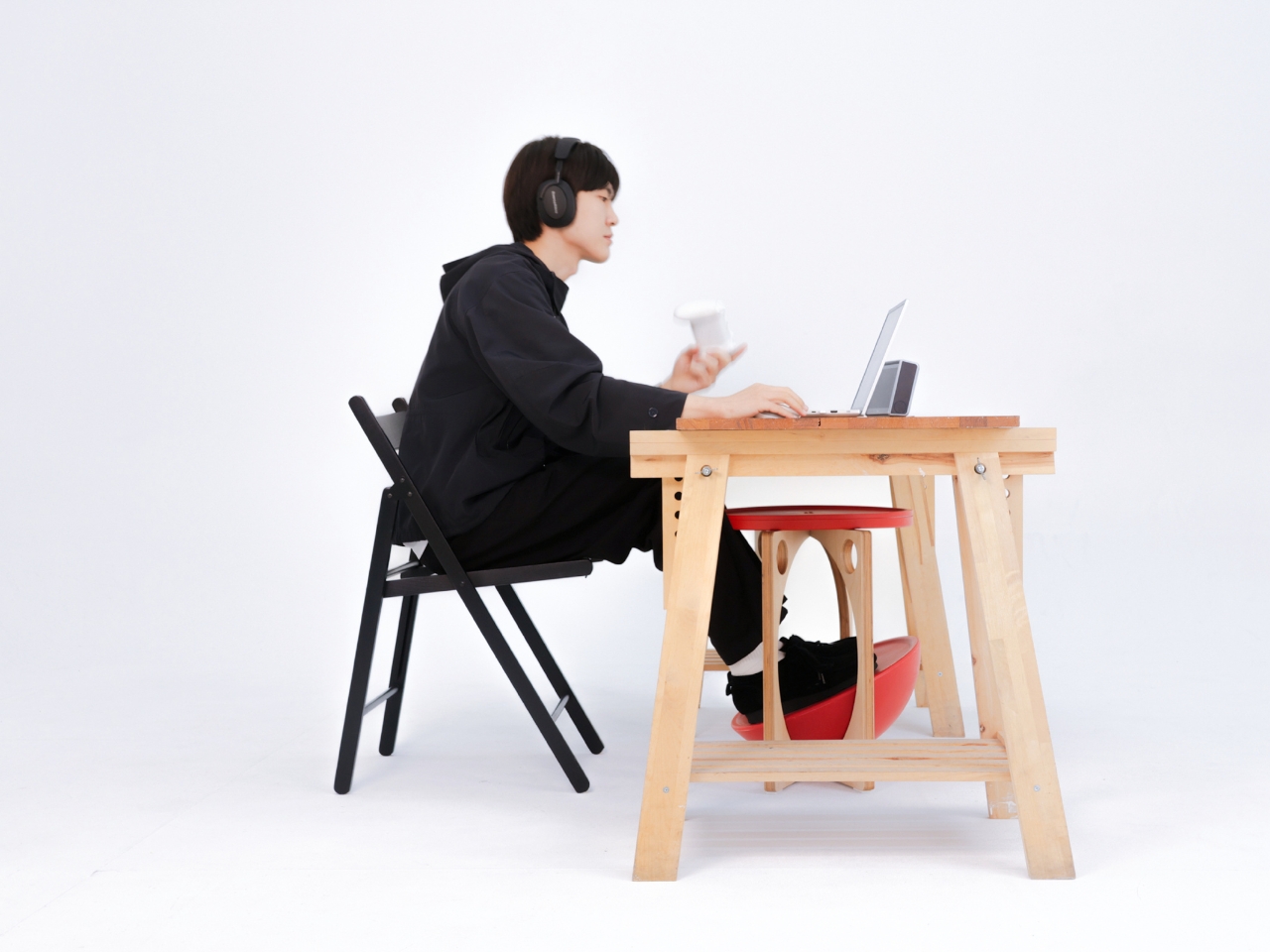 OTTO Footstool，Tumbler Inspiration，Ergonomics，Glued laminated timber，Multifunctional side table，