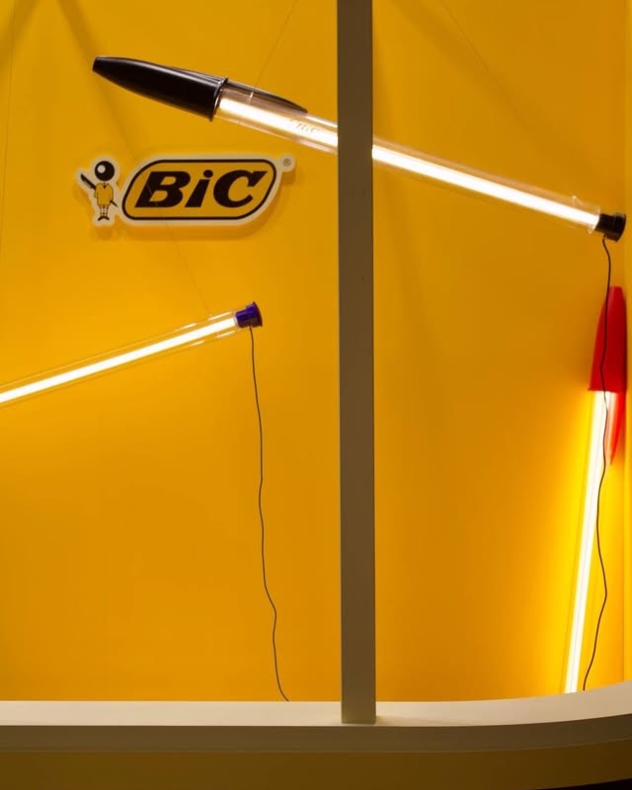 BIC Cristal，ball pen，Selection，LED light source，scale transformation，