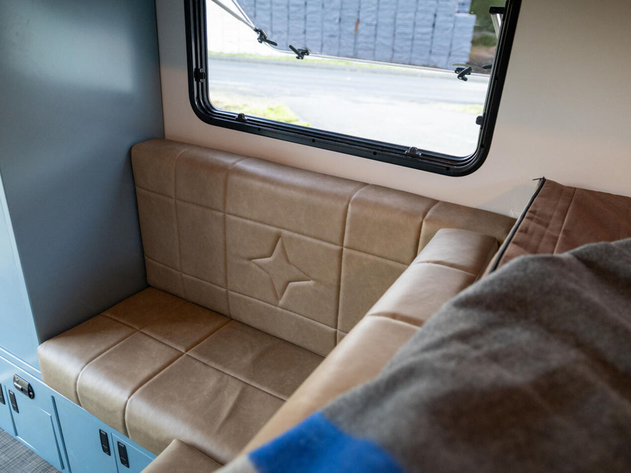 Pickup Camping Cabin，Hard shell roof，Lightweight RV，compound material，Cross-Country Camping，