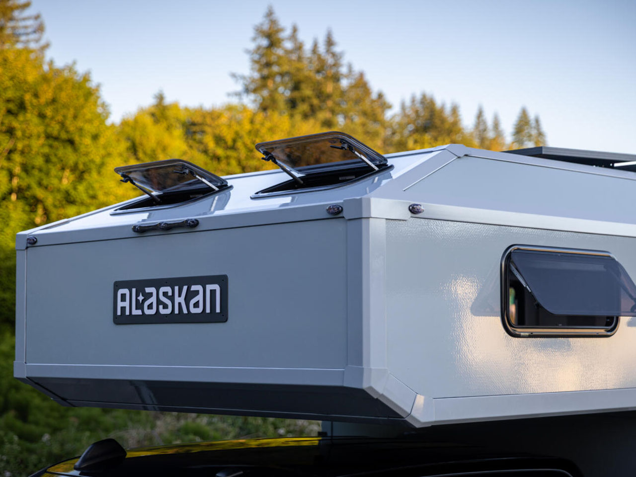 Pickup Camping Cabin，Hard shell roof，Lightweight RV，compound material，Cross-Country Camping，