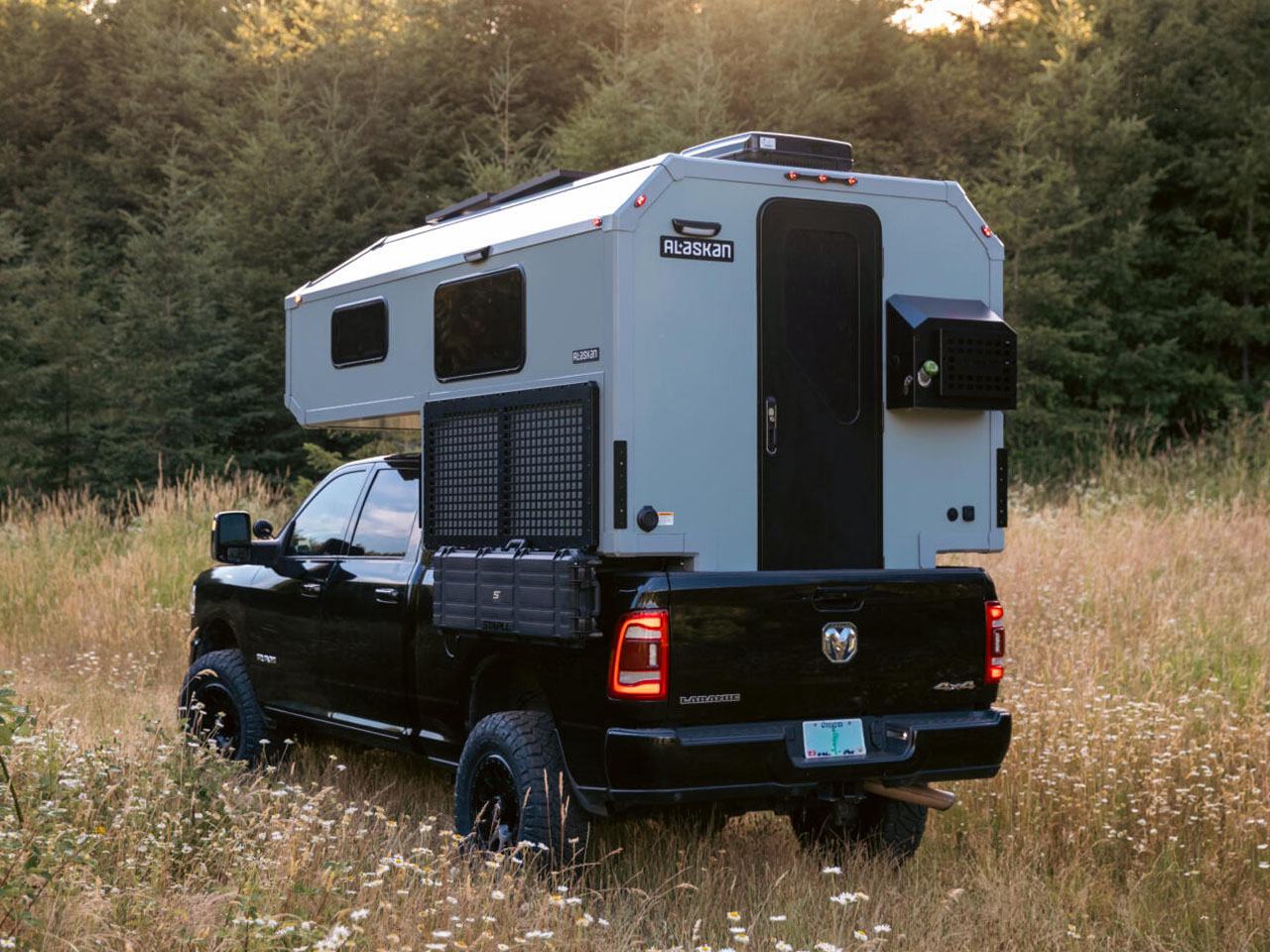 Pickup Camping Cabin，Hard shell roof，Lightweight RV，compound material，Cross-Country Camping，