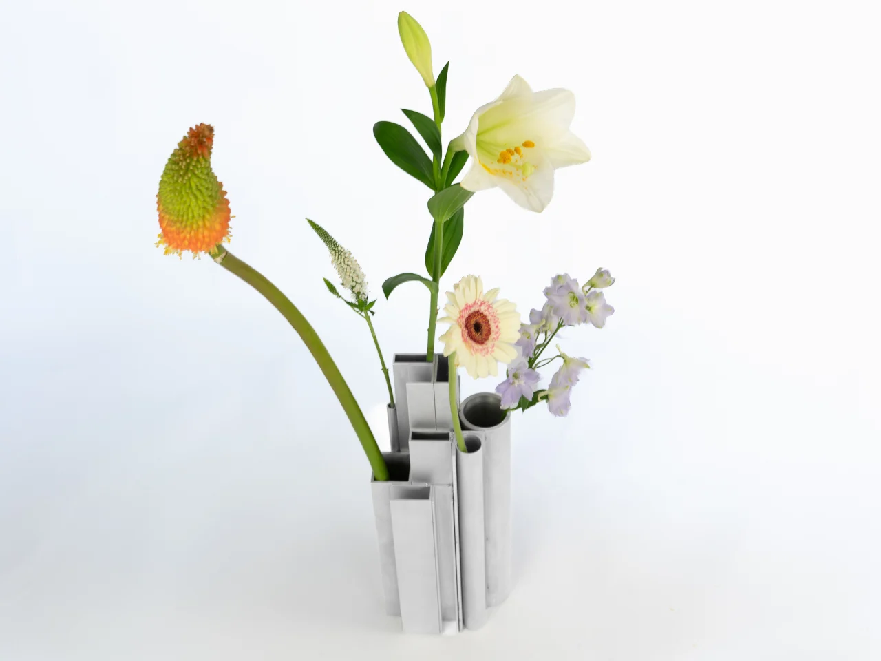 Offcut Aluminum Vase，Aluminium profile material，Recycling design，Industrial wind home，Metal floral ware，